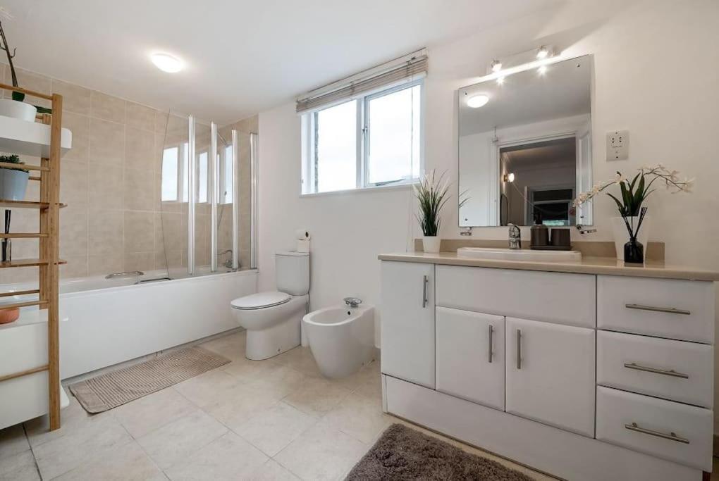 Knightsbridge Two Bed Apartment London Eksteriør billede