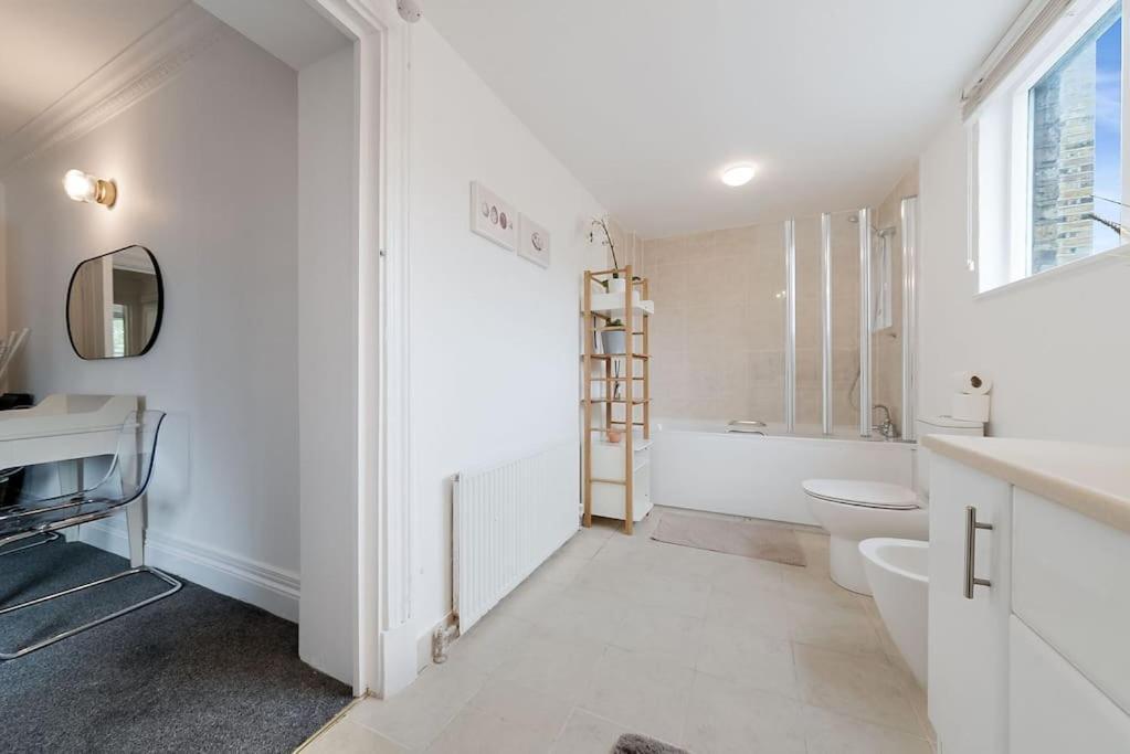 Knightsbridge Two Bed Apartment London Eksteriør billede