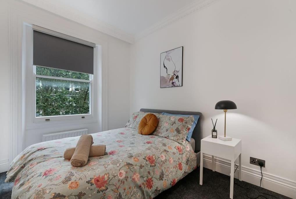 Knightsbridge Two Bed Apartment London Eksteriør billede