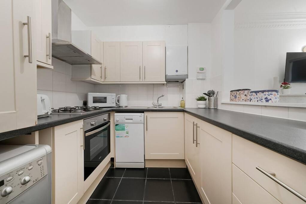 Knightsbridge Two Bed Apartment London Eksteriør billede